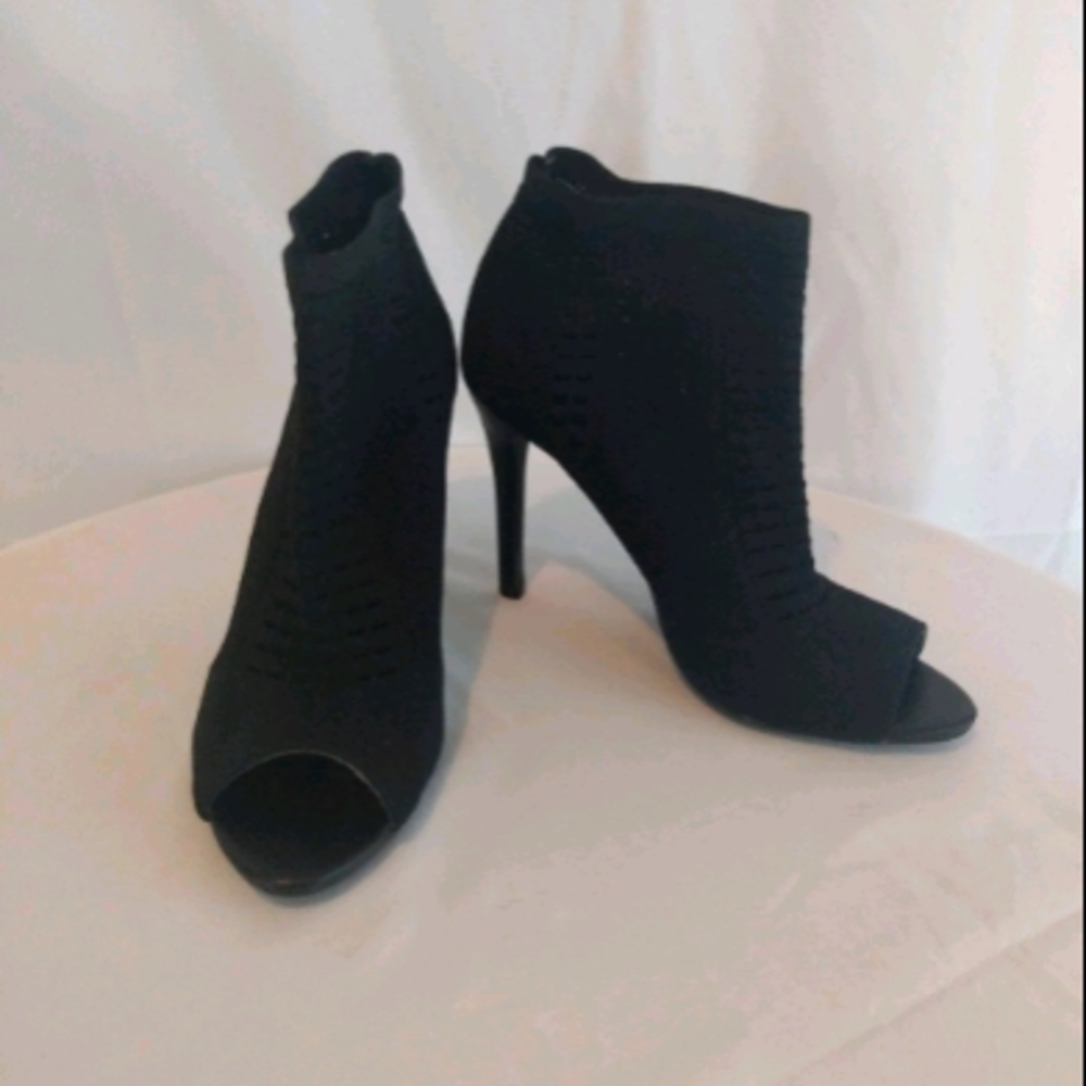 Dominique Nicole Etendue Black Bootie